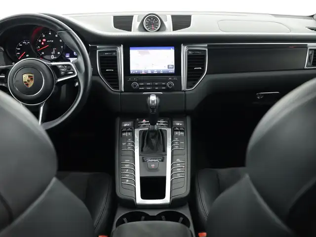Porsche Macan view 19