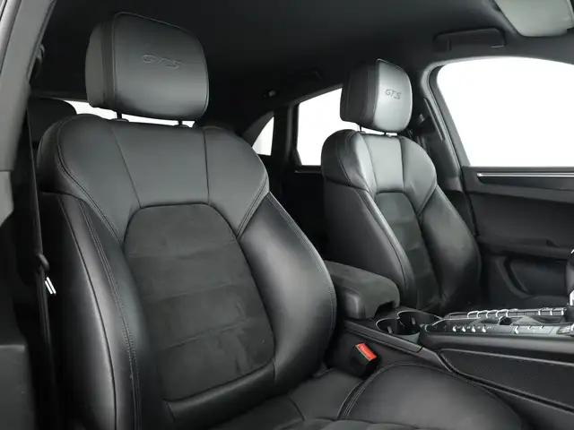 Porsche Macan view 9