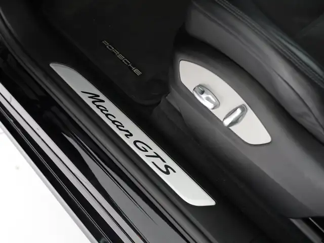 Porsche Macan view 17