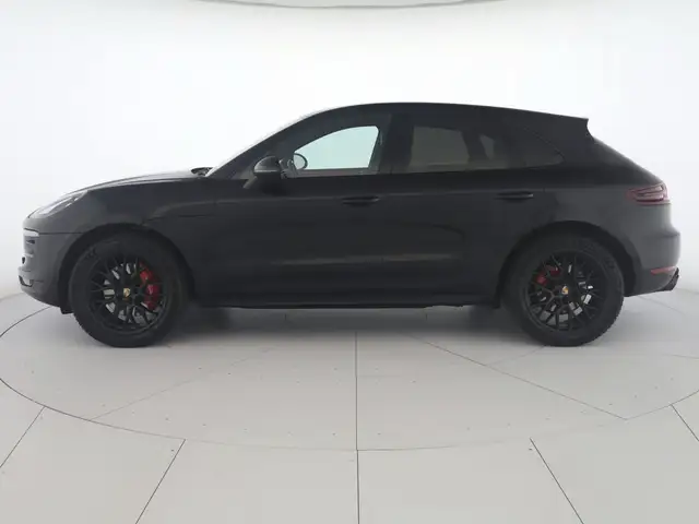 Porsche Macan view 5