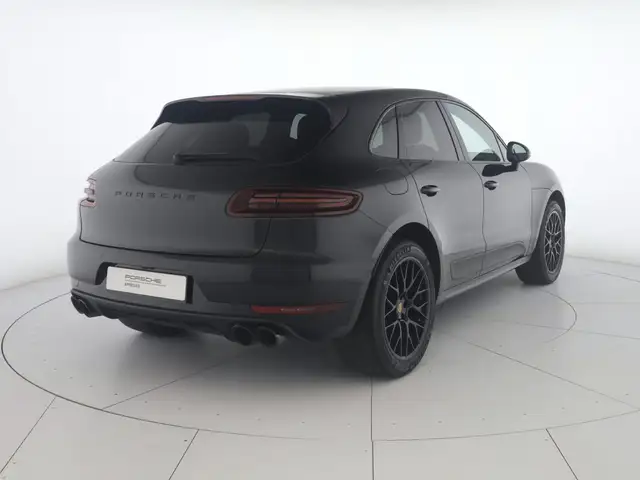 Porsche Macan view 2