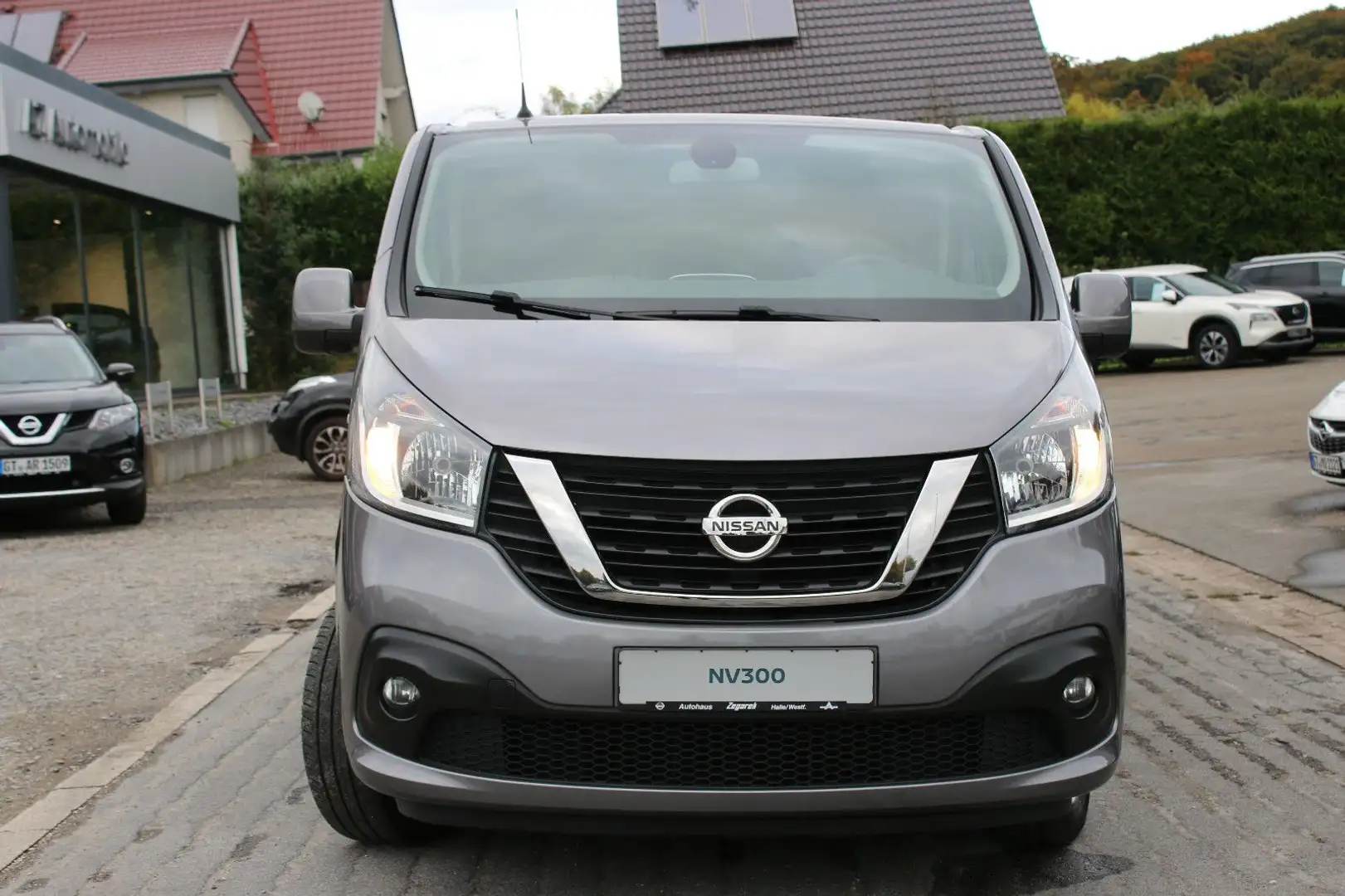 Nissan NV300 Kombi L1H1 2,7t PREMIUM   AUTOMATIK Gris - 2