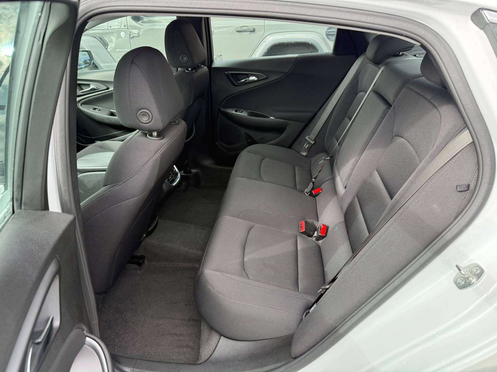 2025 Chevrolet Malibu Sedan — view 10