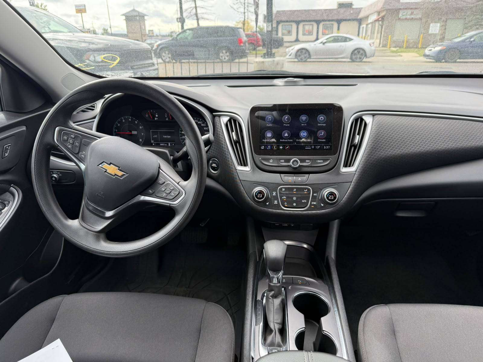 2025 Chevrolet Malibu Sedan — view 12