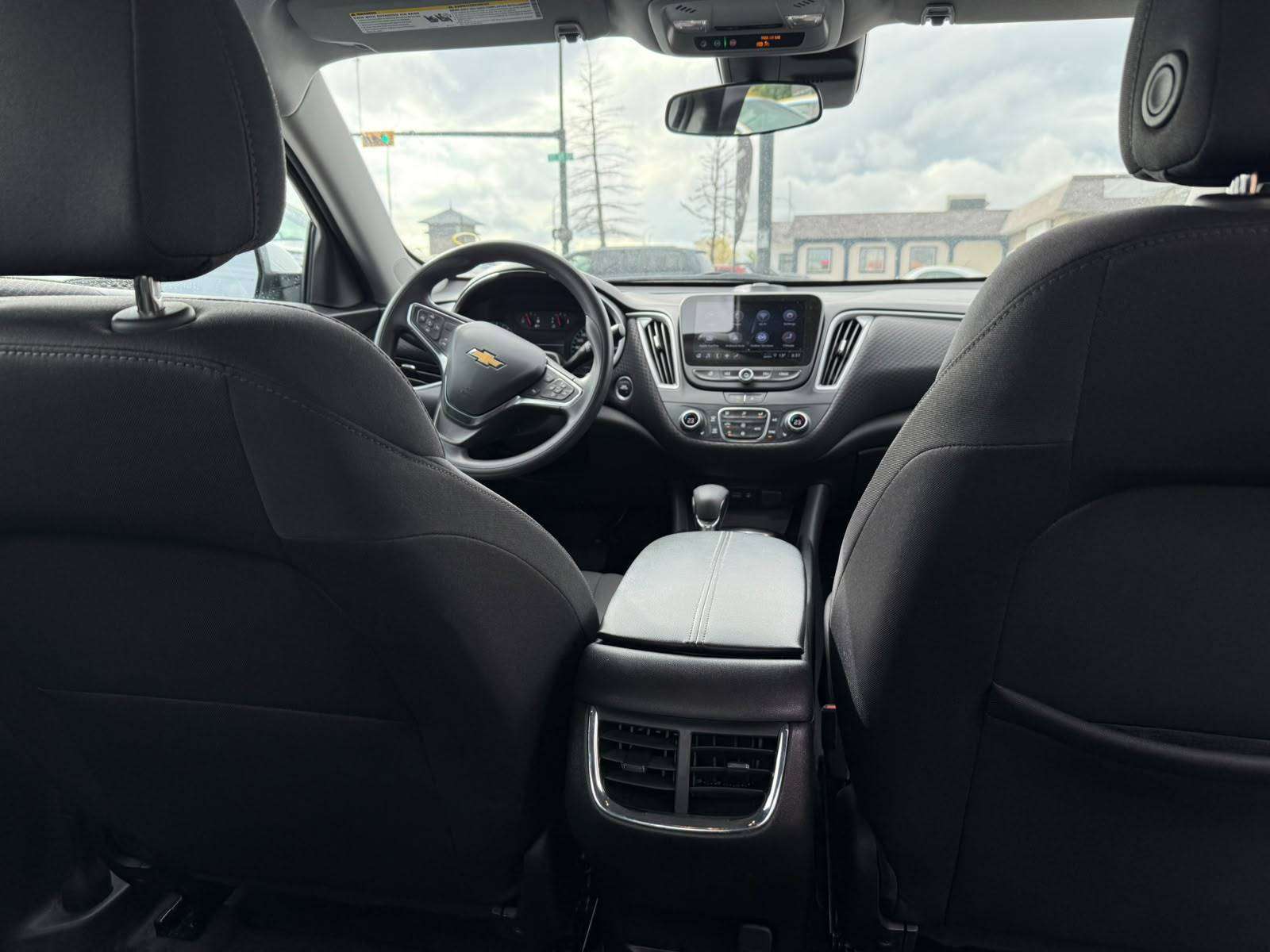 2025 Chevrolet Malibu Sedan — view 8