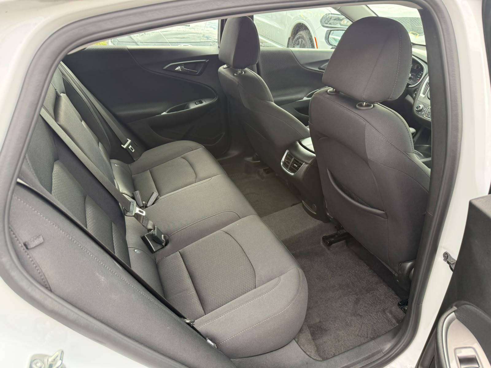 2025 Chevrolet Malibu Sedan — view 11