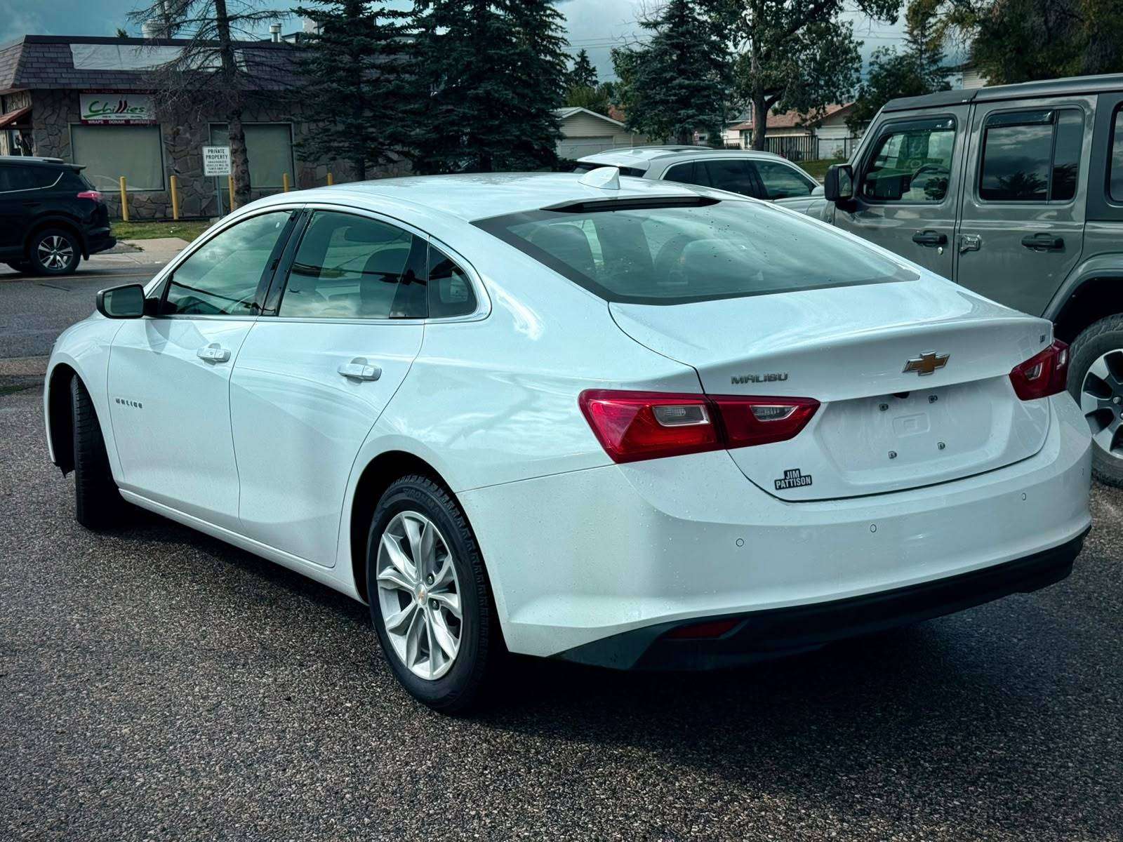 2025 Chevrolet Malibu Sedan — view 2