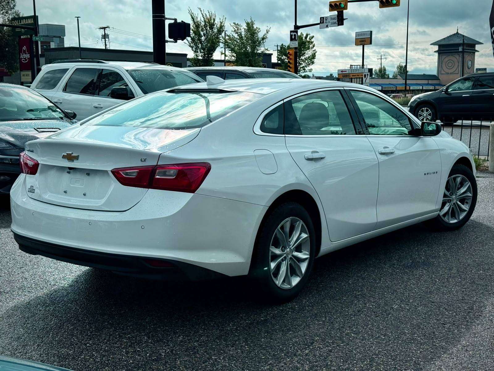 2025 Chevrolet Malibu Sedan — view 4