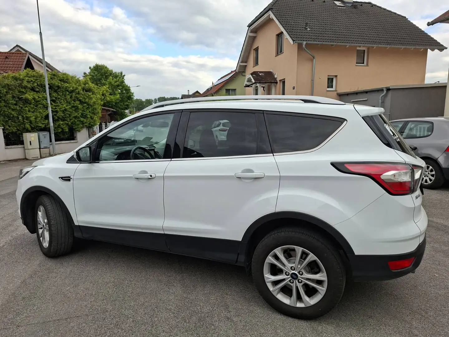 Ford Kuga Kuga 2,0 TDCi Titanium Powershift Aut. Titanium Weiß - 2