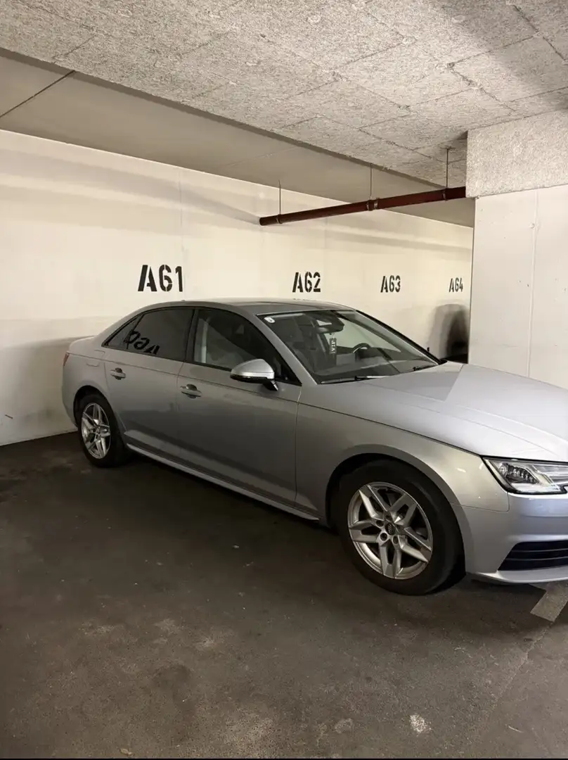 Audi A4 2,0 TDI Design S-tronic - 2