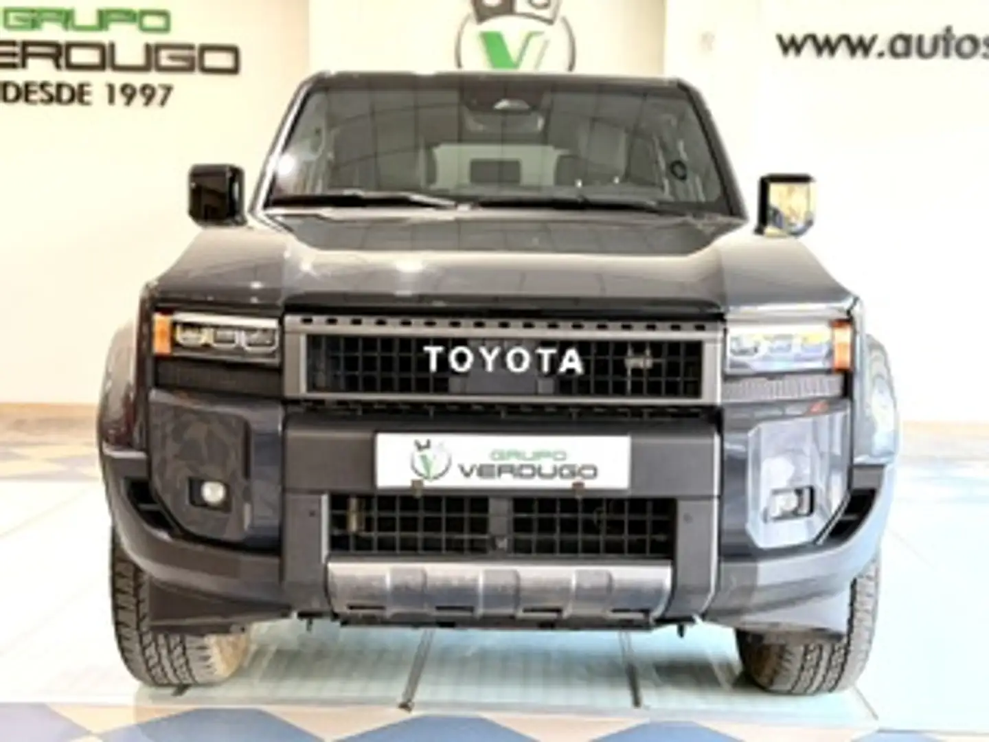 Toyota Land Cruiser 250 VXL Aut. Gris - 2