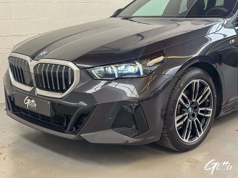 Photo du véhicule BMW 530