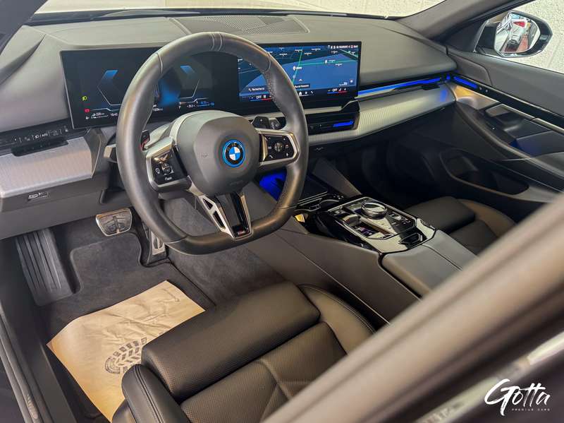 Photo du véhicule BMW 530