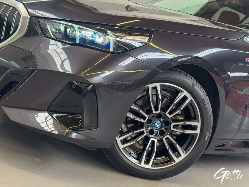 Photo du véhicule BMW 530