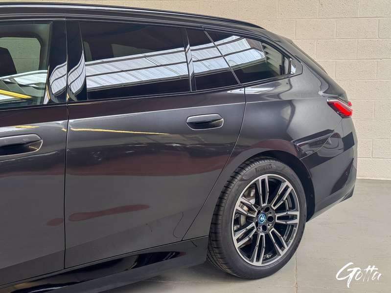 Photo du véhicule BMW 530