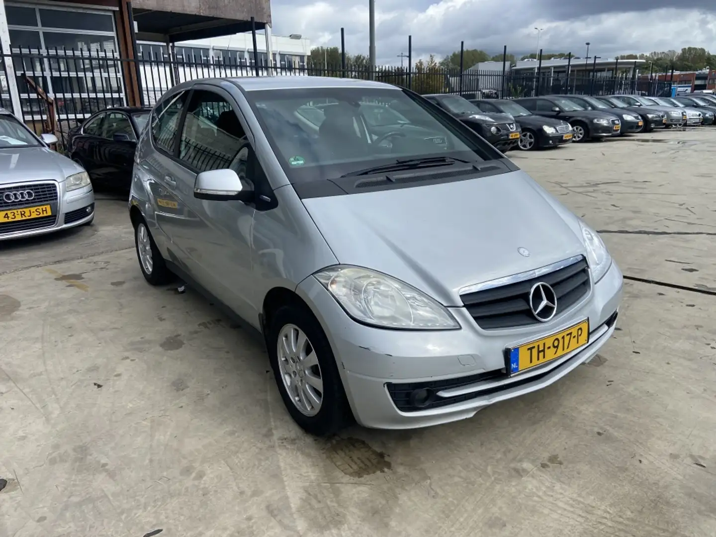 Mercedes-Benz A 160 BlueEFF Classic Grijs - 2