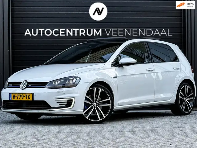 Volkswagen Golf GTE 1.4 TSI DSG Highline 204 PK PANO/LEER/CAMERA/19''