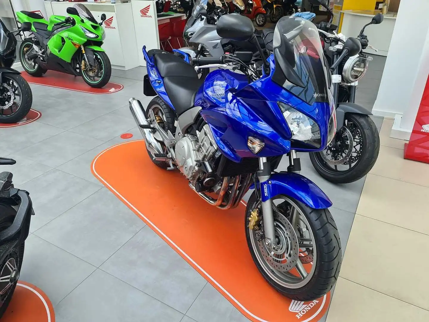 Honda CBF 1000 blau 11.400 km SC58 Синий - 2