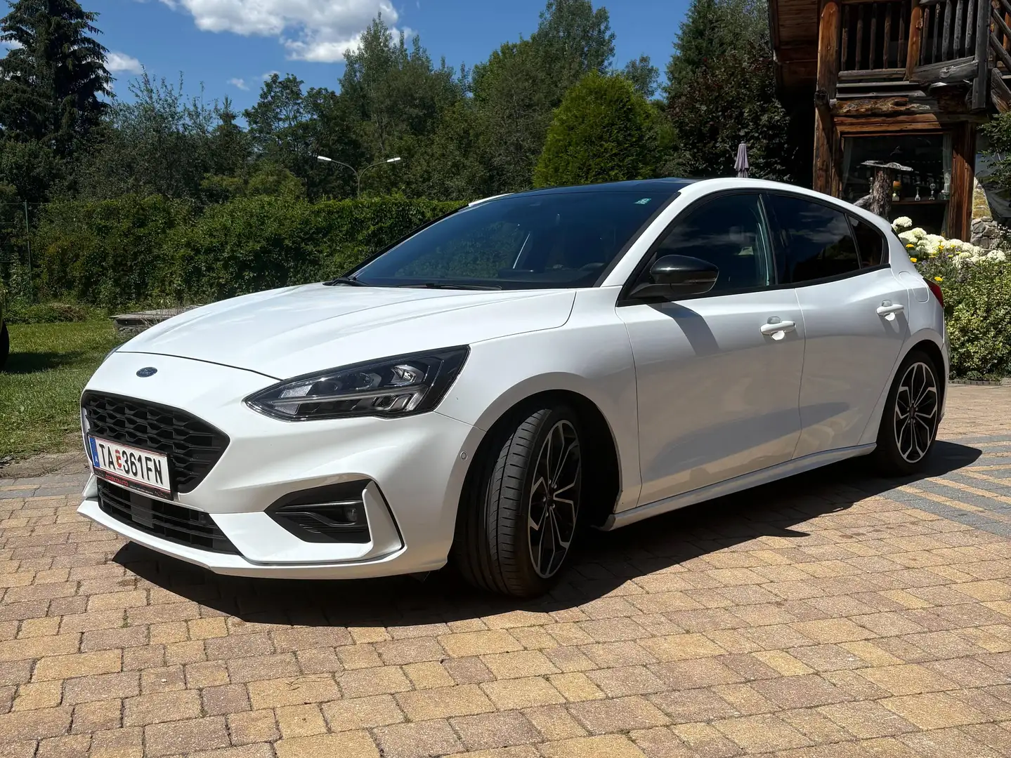 Ford Focus Focus 1,5 EcoBoost ST-Line Business Aut. ST-Line Business Weiß - 1