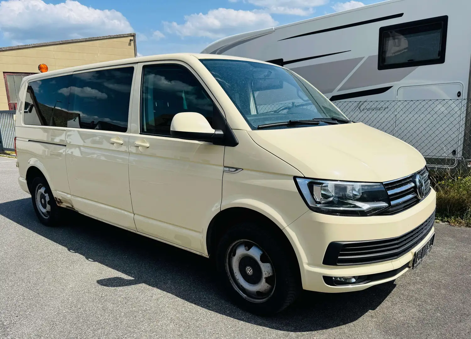 Volkswagen T6 Caravelle 2.0TDI Caravelle LANG 9-Sitze Automatik EU6 180'km - 2