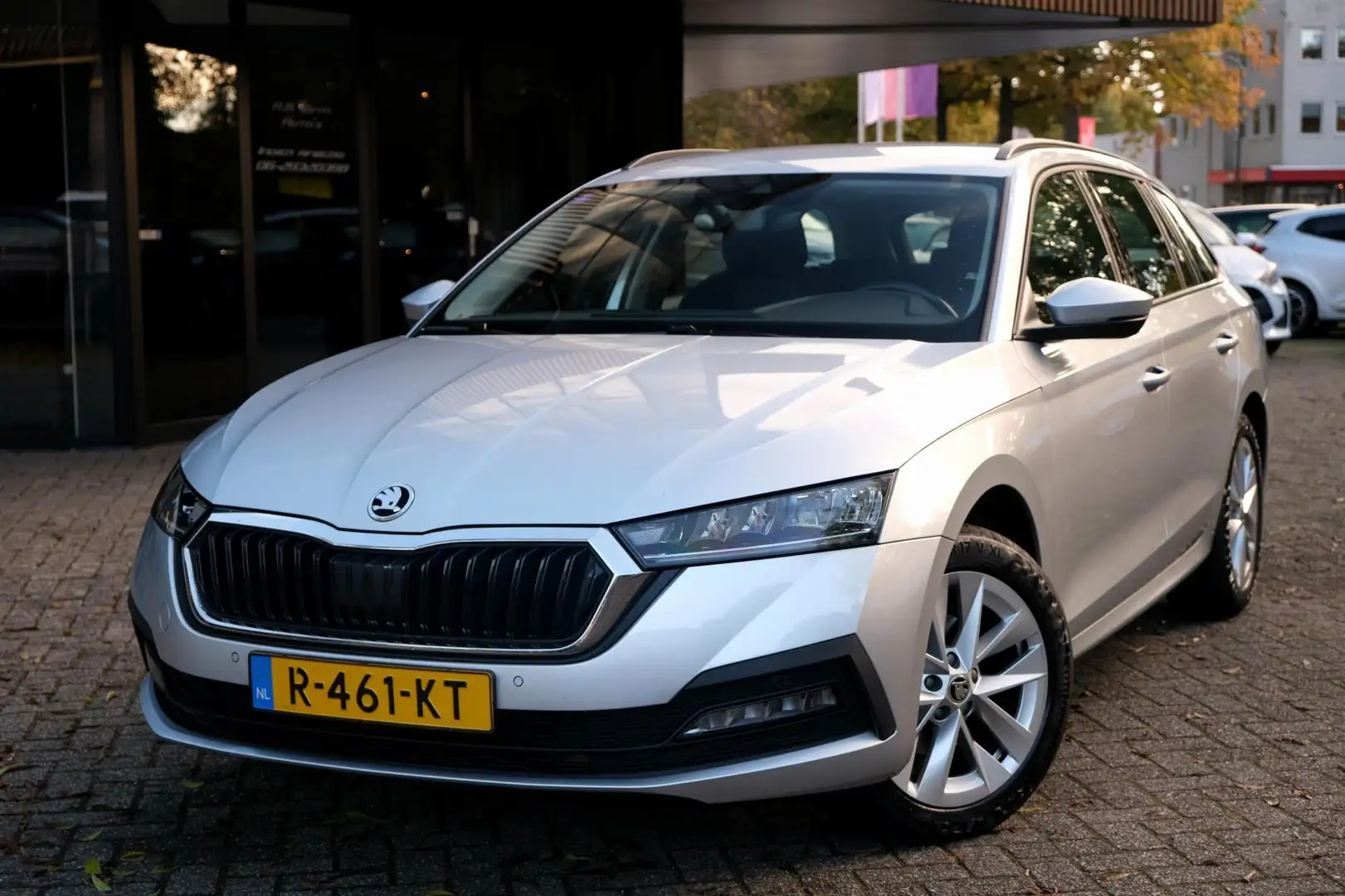 Skoda Octavia Combi 1.0 e-TSI Business Edition/Trekhaak/Keyless/ Grau - 1