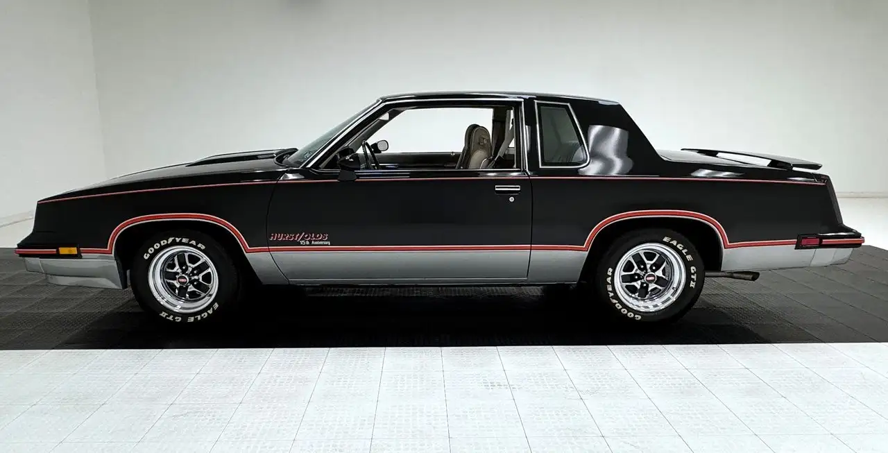 Oldsmobile Cutlass Hurst/Olds 15th Anniversary 2 Door Hardtop, foto 2
