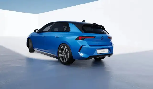 Opel Astra view 4