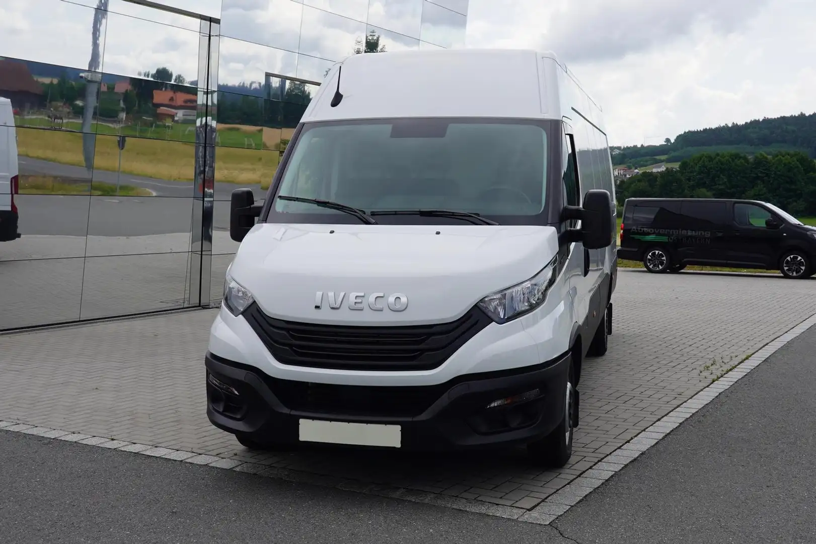 Iveco Daily 35S16V 4100L H2 2.3L 156 PS Klimaautomatik Weiß - 1