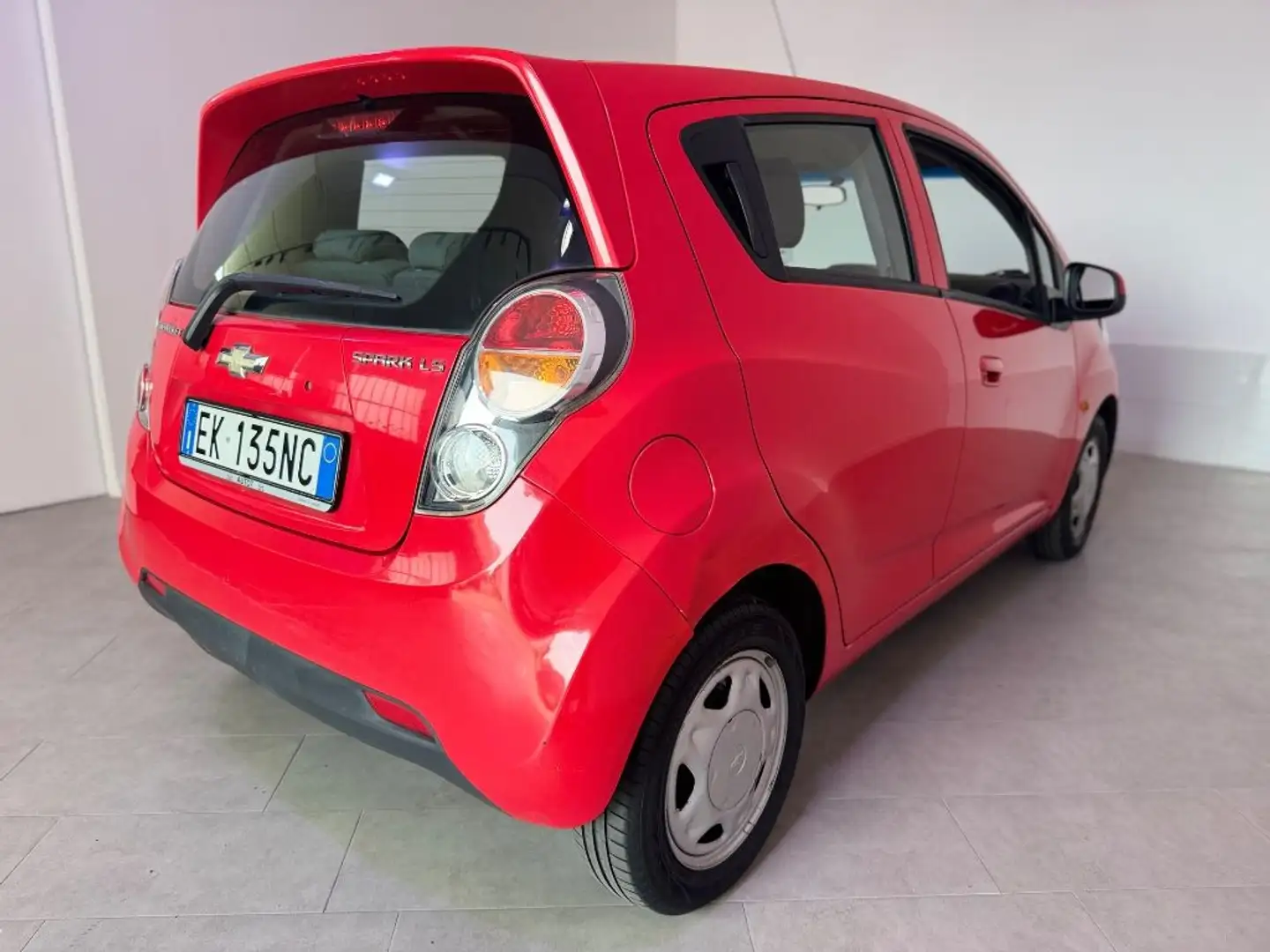Chevrolet Spark 1.0 LS Красный - 2
