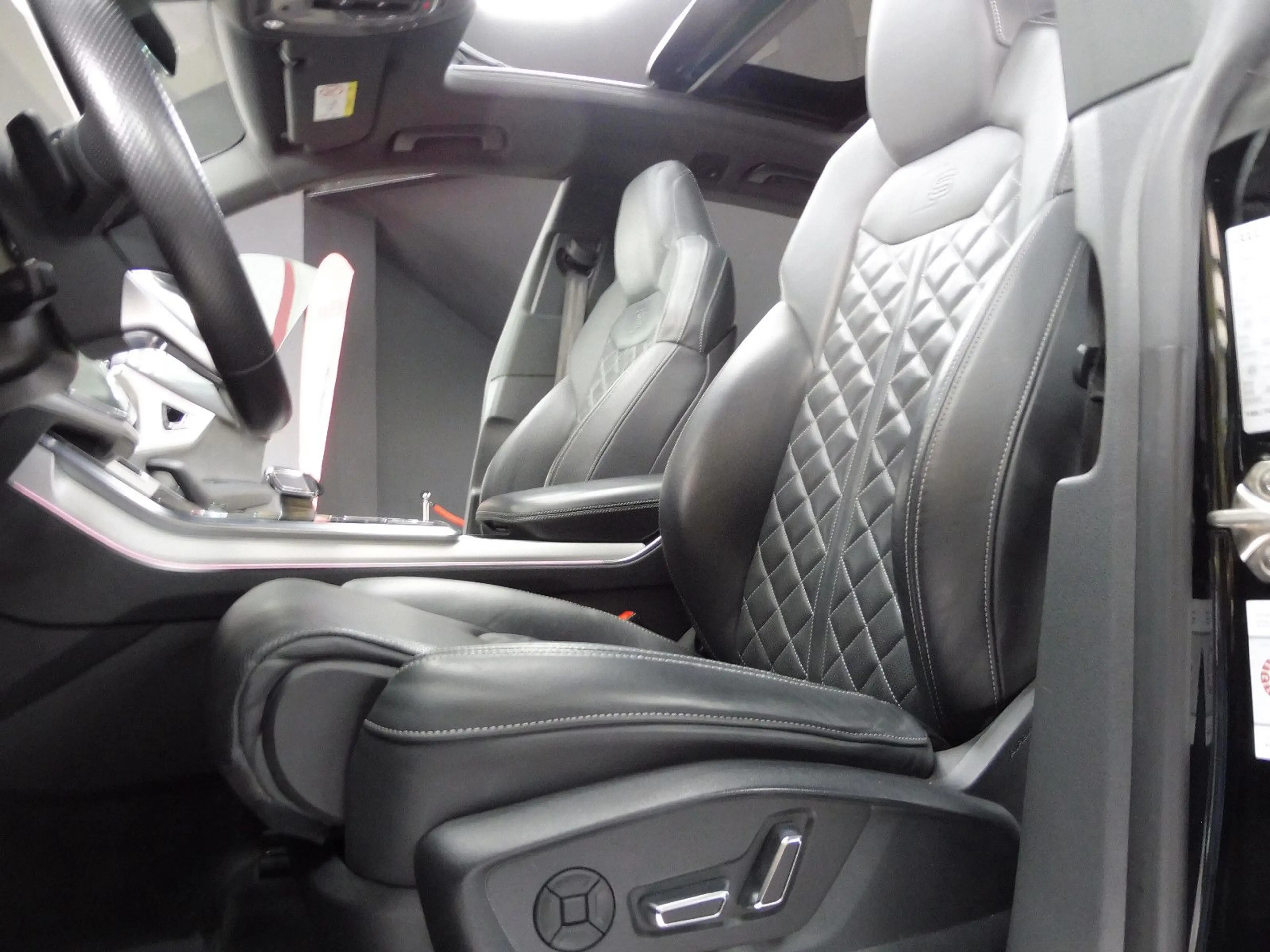 Audi SQ8 4.0 TFSI quattro B&O/Pano/Matrix/23 Zoll/Kam — photo 12