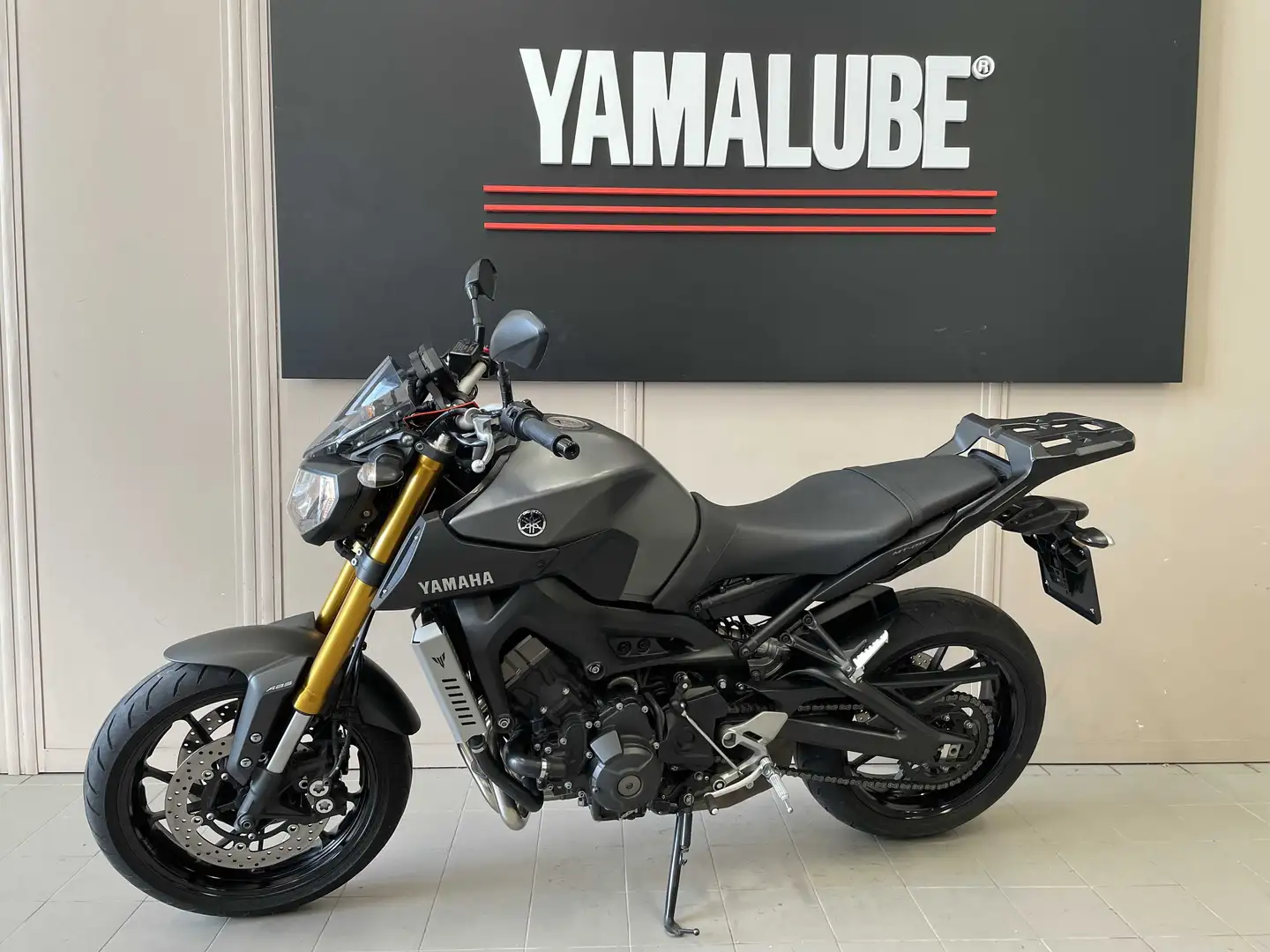 Yamaha MT-09 Gris - 2