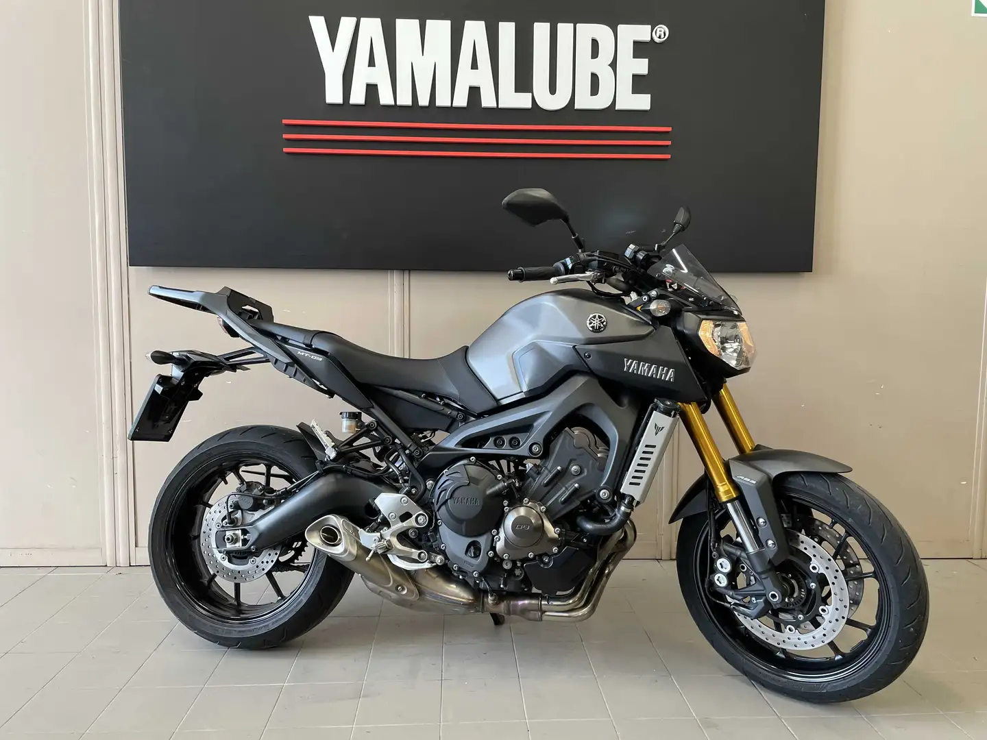 Yamaha MT-09 Gris - 1