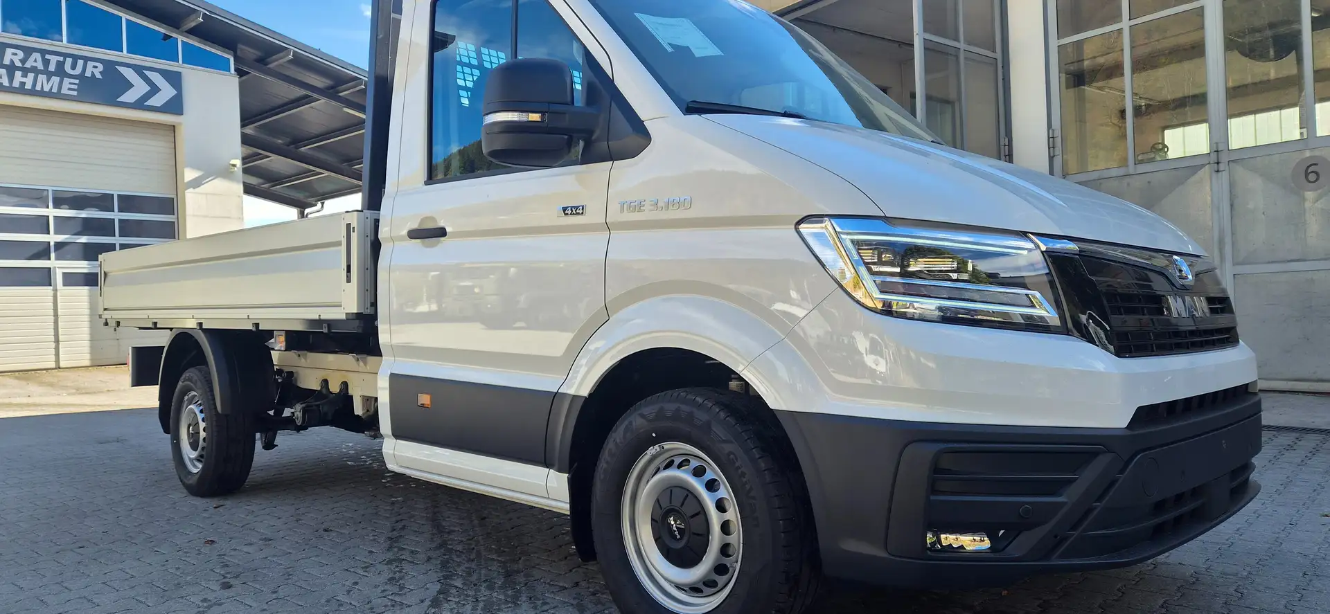 MAN TGE 3.180 Einzelkabine Allrad Weiß - 2