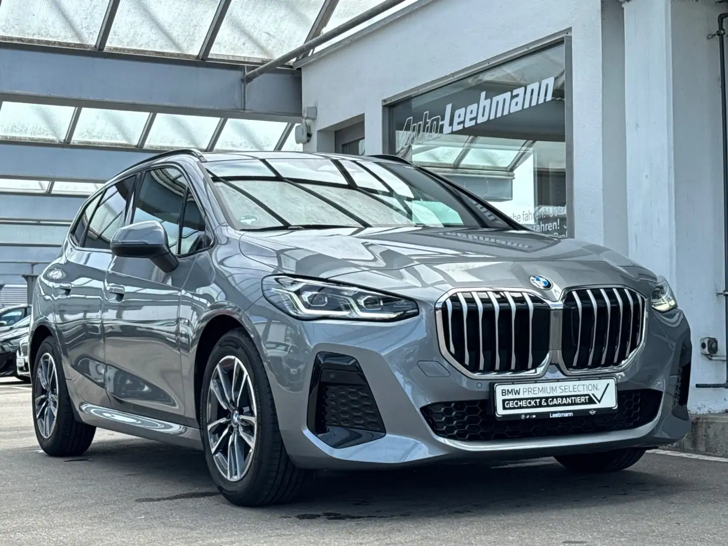 BMW 218 d Active Tourer M-Sport GARANTIE bis 05/2029 Grau - 2
