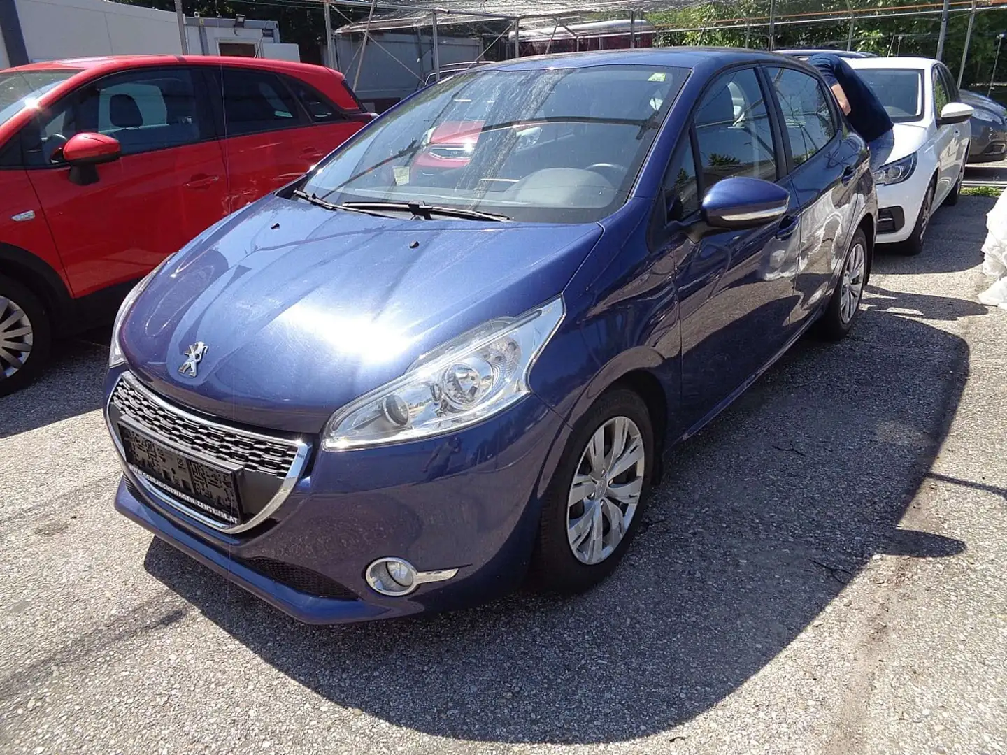 Peugeot 208 Active 1,6 e-HDI 92 FAP Blau - 1
