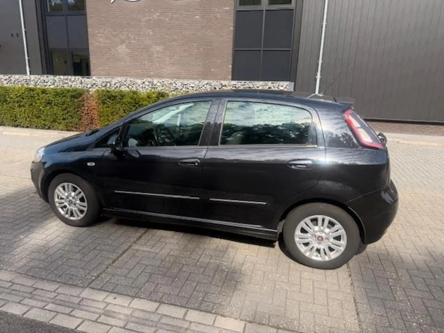 Fiat Punto Evo 0.9 TwinAir Street| 5 DEURS| AIRCO|NAVIGATIE| SPOR Schwarz - 2