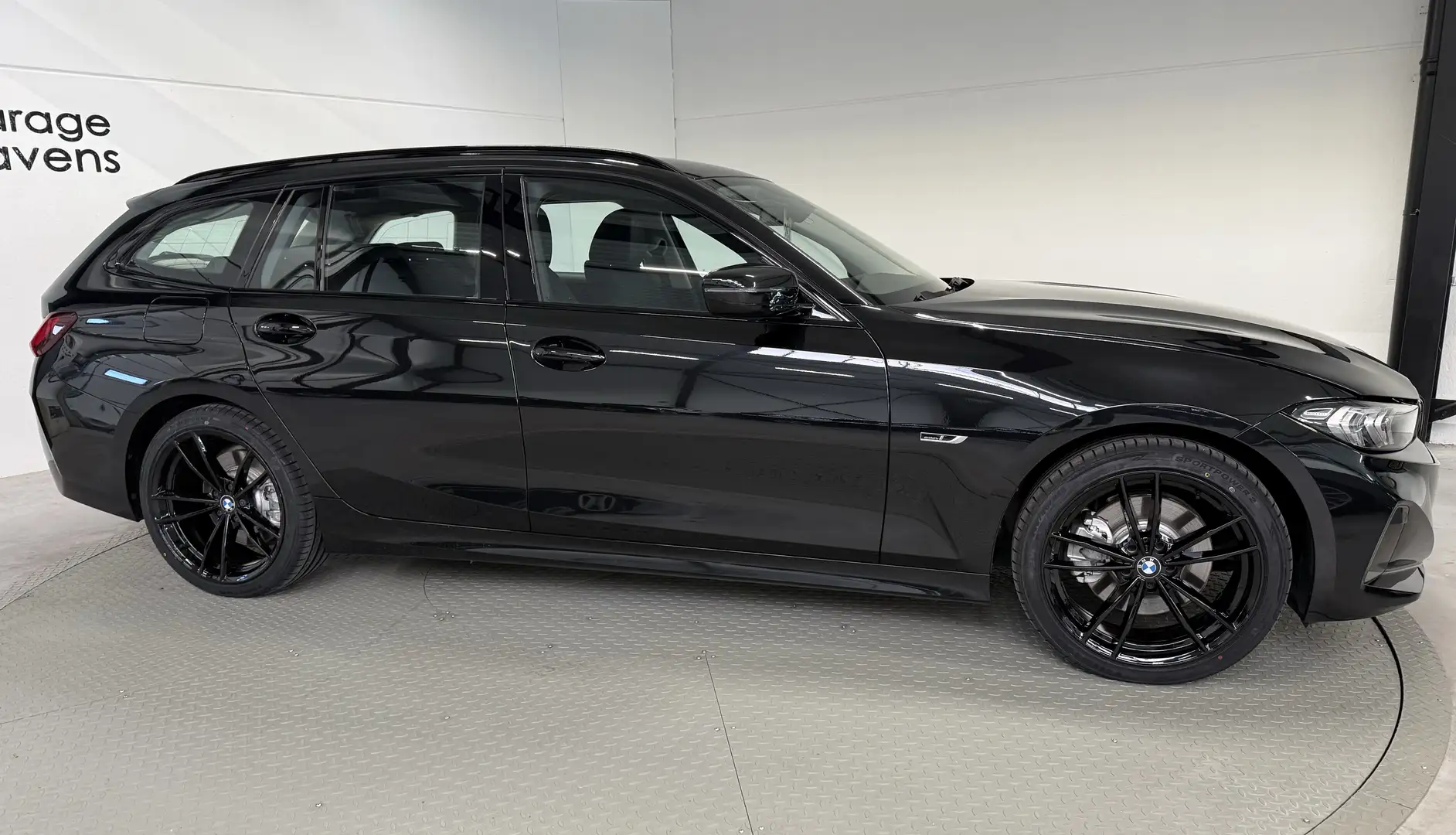 BMW 320 320e Touring Aut. Zwart - 2