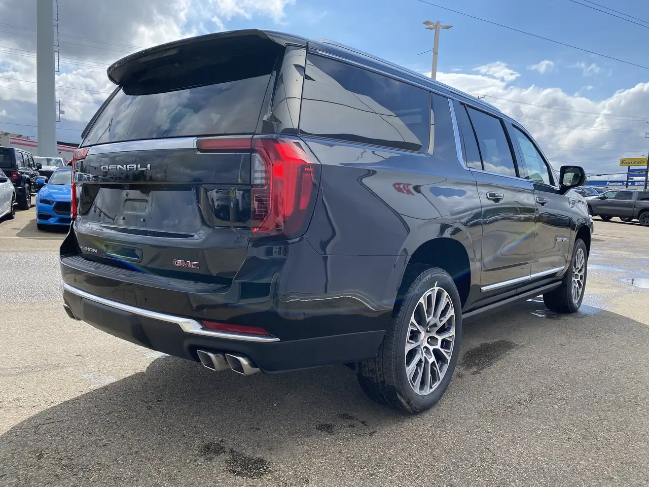 GMC Yukon photo GMC Yukon