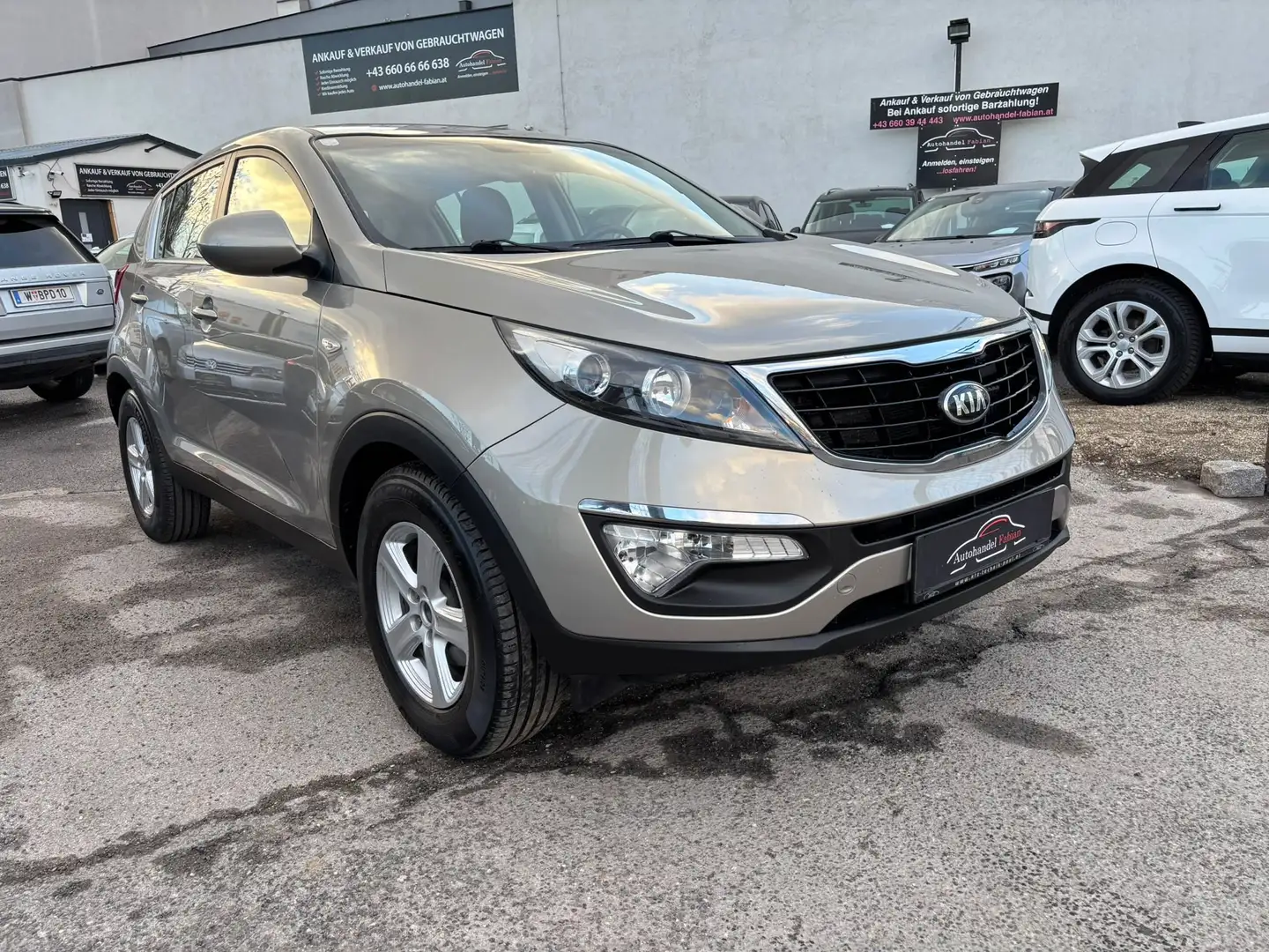 Kia Sportage Titan 1,7 CRDi 116PS mit Pickerl 06/26 Klima Beige - 2