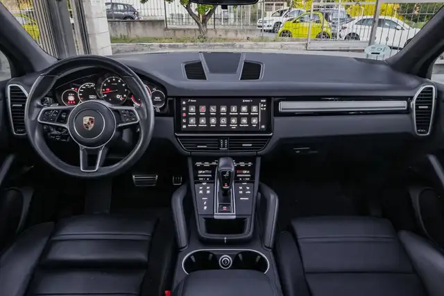 Porsche Cayenne view 15