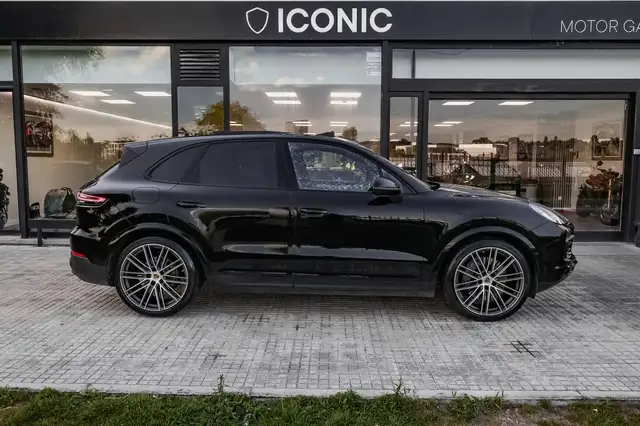 Porsche Cayenne view 4