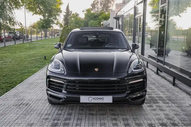 Porsche Cayenne view 3