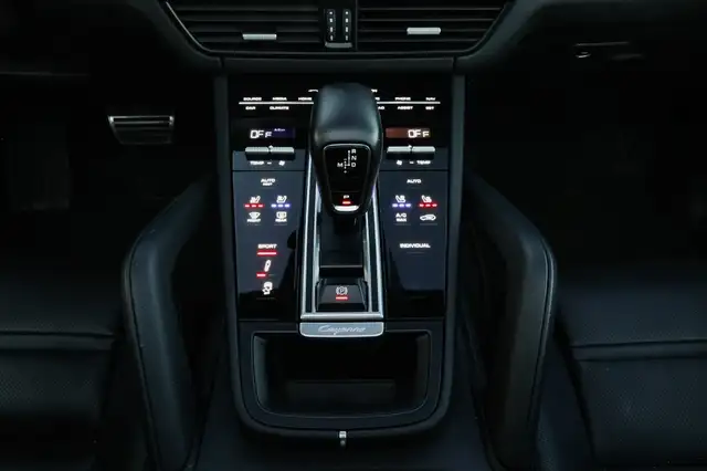 Porsche Cayenne view 14