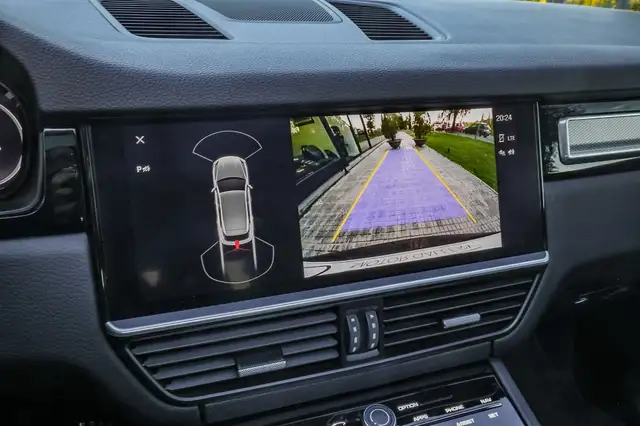 Porsche Cayenne view 13