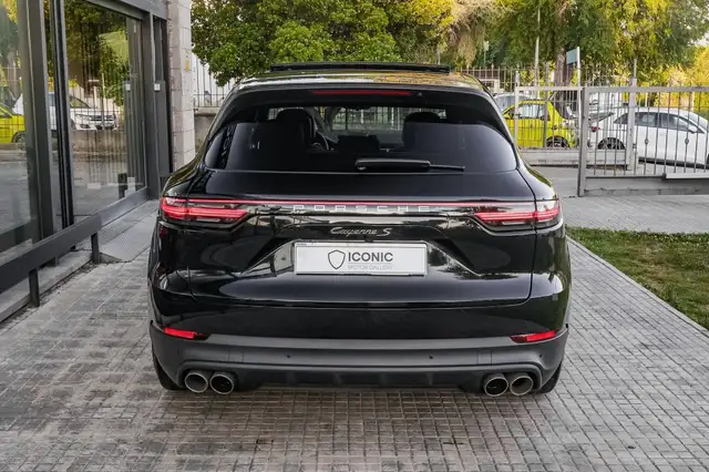 Porsche Cayenne view 6