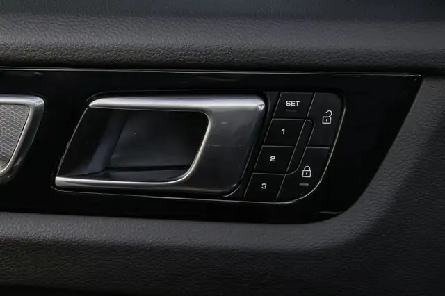 Porsche Cayenne view 9