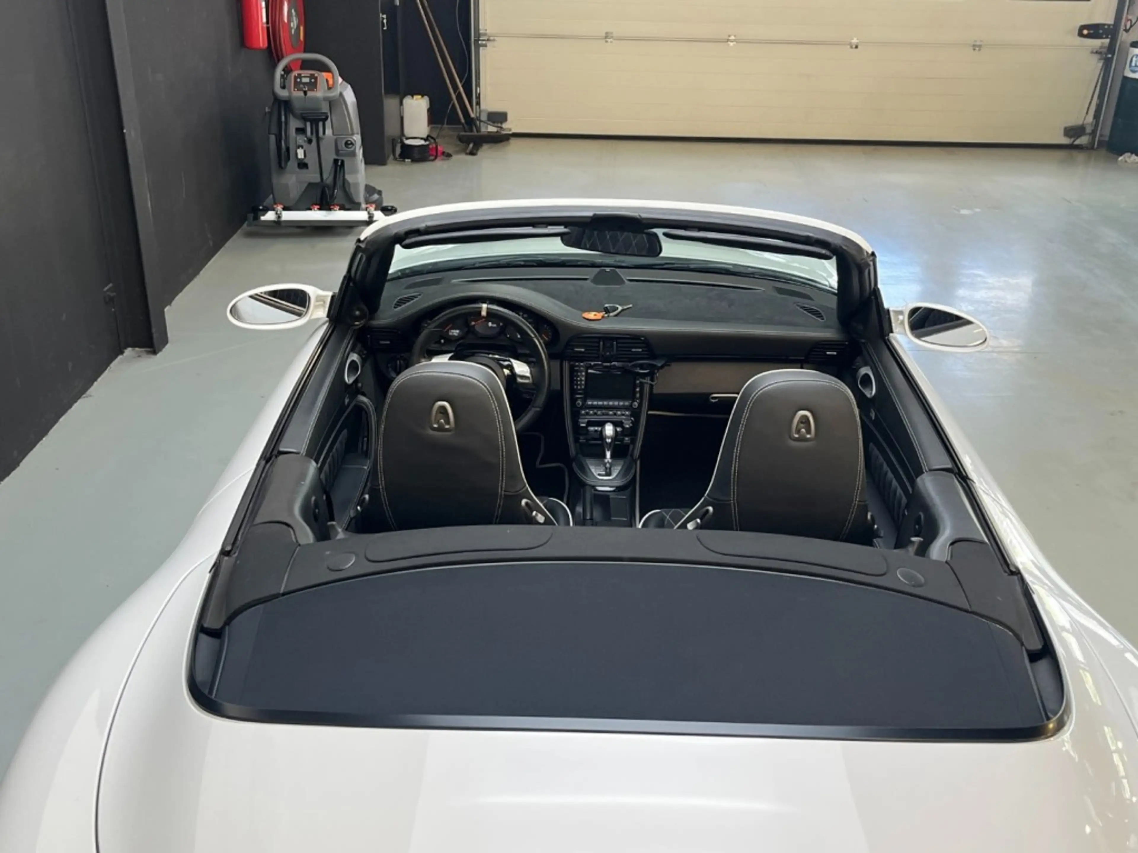 Porsche 997 Carrera 4 Cabriolet (997) â Timeless Elegance — photo 45