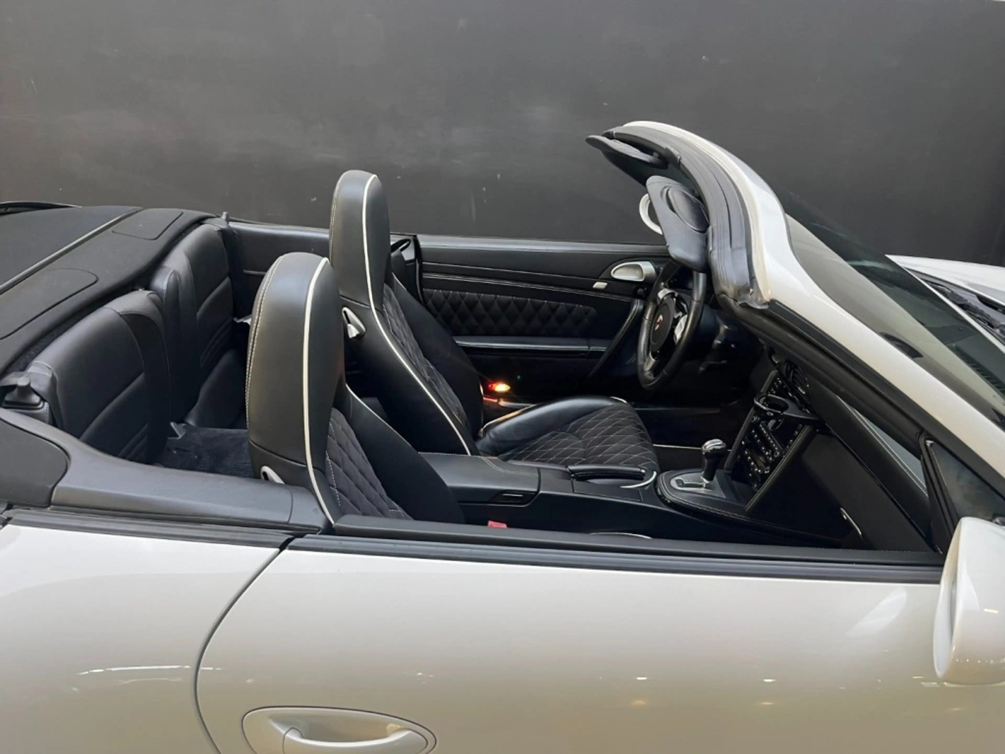 Porsche 997 Carrera 4 Cabriolet (997) â Timeless Elegance — photo 11