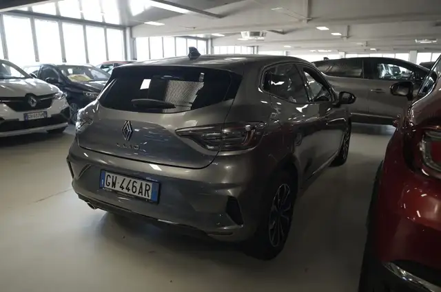 Renault Clio view 9