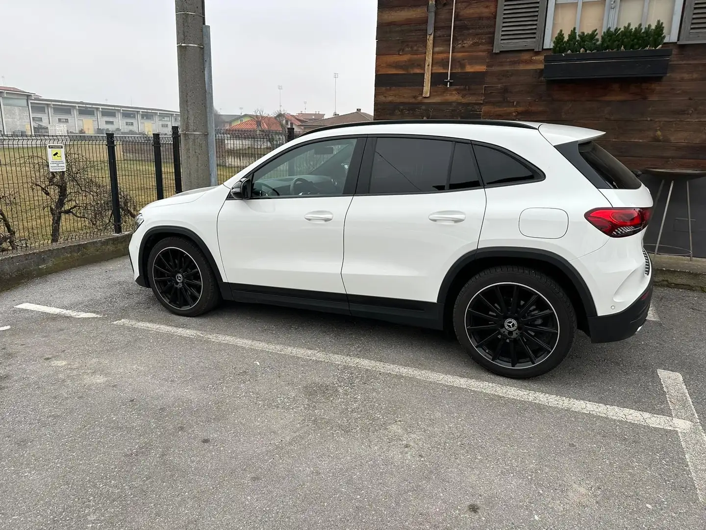 Mercedes-Benz GLA 180 GLA-H247 2020d Premium auto Bianco - 2